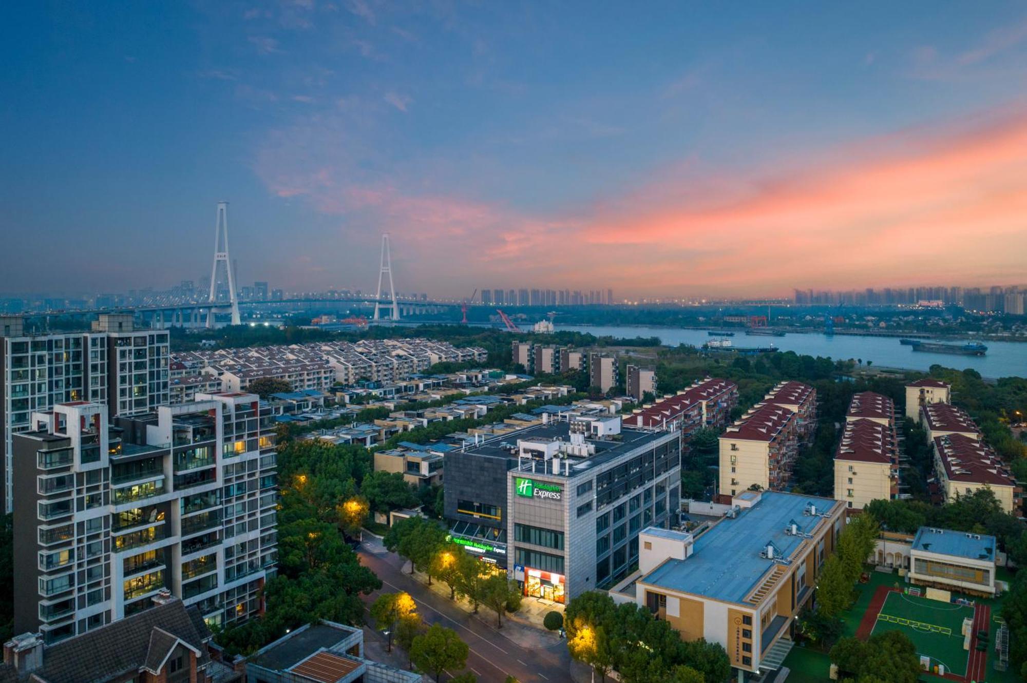 Holiday Inn Express Shanghai Xuhui Binjiang, An Ihg Hotel Extérieur photo